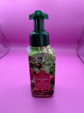 Bath & Body Works Strawberry Kiwi Foaming Hand Soap